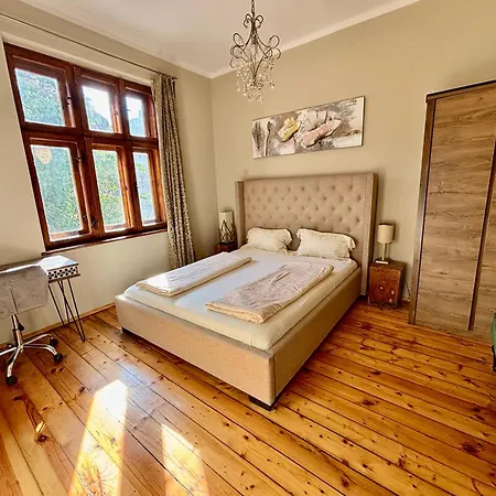 Center Stylish 3 Bedroom דירה *