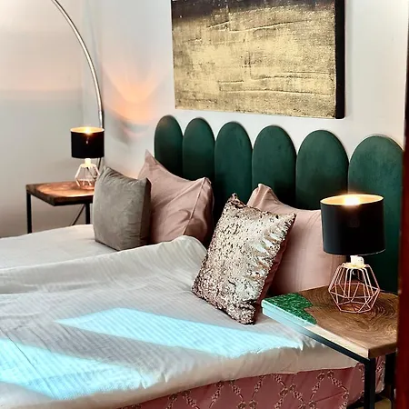 Center Stylish 3 Bedroom Sofía