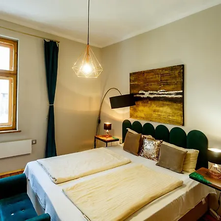 Center Stylish 3 Bedroom דירה *