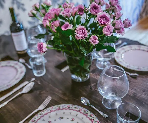 Center Stylish 3 Bedroom Sofía