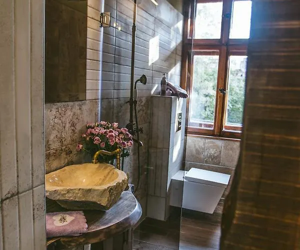 Center Stylish 3 Bedroom *