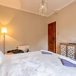 Center Stylish 3 Bedroom