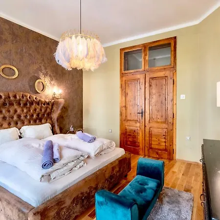 Center Stylish 3 Bedroom Sofya
