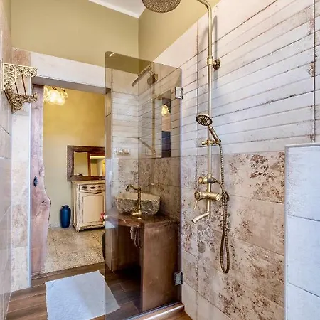 Center Stylish 3 Bedroom 公寓