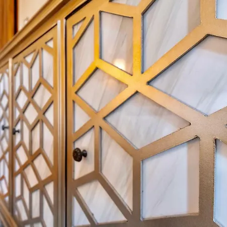 Center Stylish 3 Bedroom 公寓