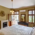 Center Stylish 3 Bedroom Apartment Sofia