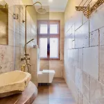 Center Stylish 3 Bedroom Apartment