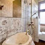 Center Stylish 3 Bedroom