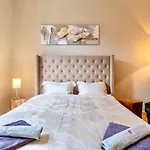 Apartment Center Stylish 3 Bedroom *