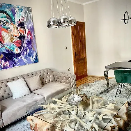 Center Stylish 3 Bedroom Apartament *