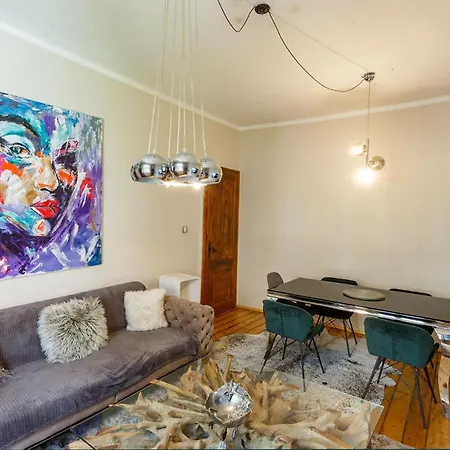 Center Stylish 3 Bedroom