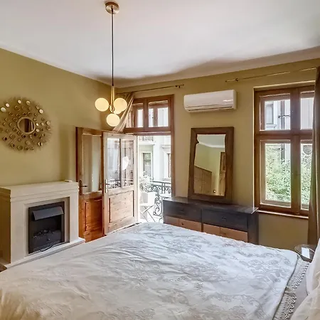 Center Stylish 3 Bedroom Appartement Sofia