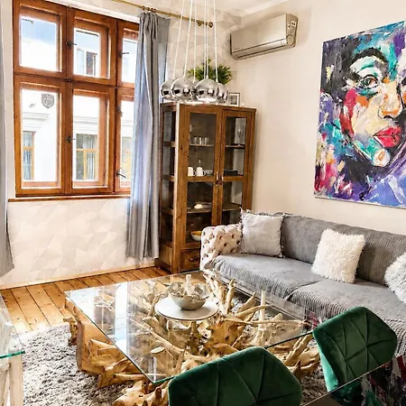 Center Stylish 3 Bedroom Sofia