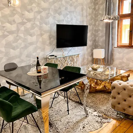 Center Stylish 3 Bedroom