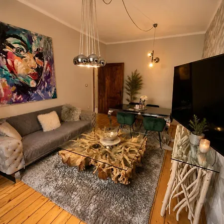 Center Stylish 3 Bedroom *