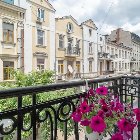 Center Stylish 3 Bedroom Apartament