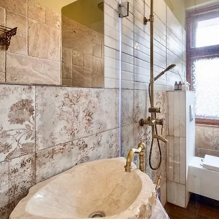 Center Stylish 3 Bedroom
