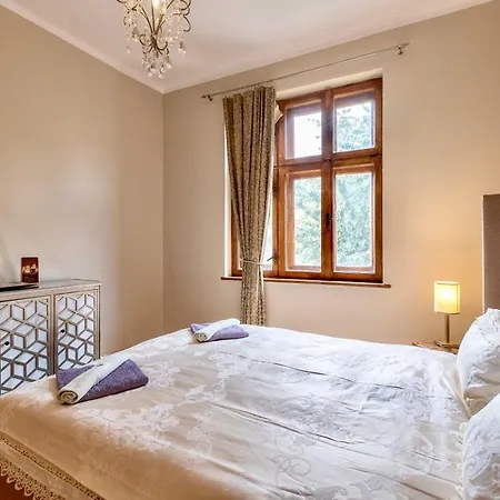 Center Stylish 3 Bedroom Lejlighed