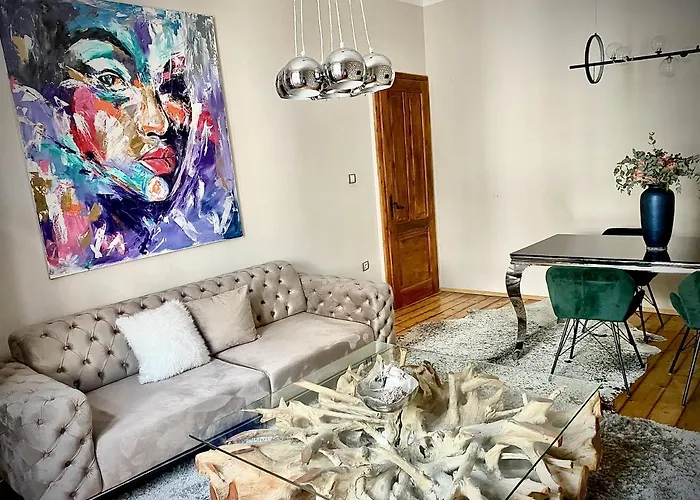 Center Stylish 3 Bedroom Апартамент *