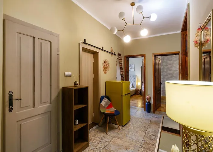 Center Stylish 3 Bedroom Апартамент *