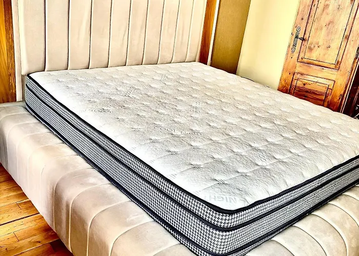 Center Stylish 3 Bedroom Апартамент