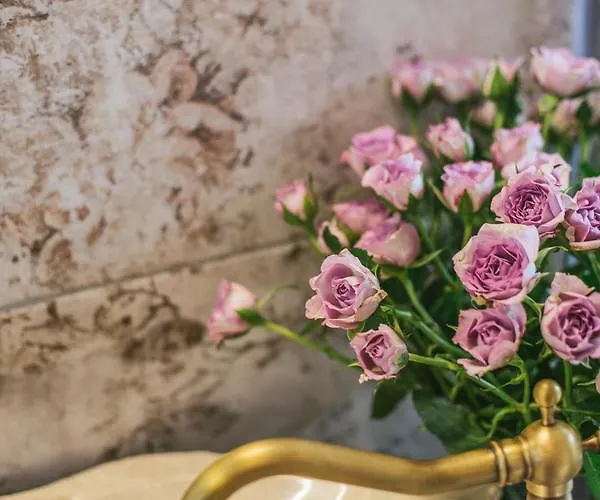 Center Stylish 3 Bedroom Апартамент