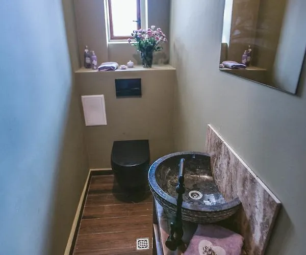 Center Stylish 3 Bedroom Апартамент София