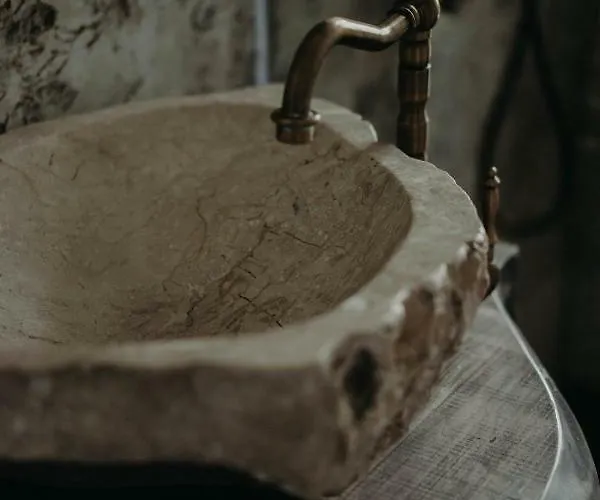 Center Stylish 3 Bedroom