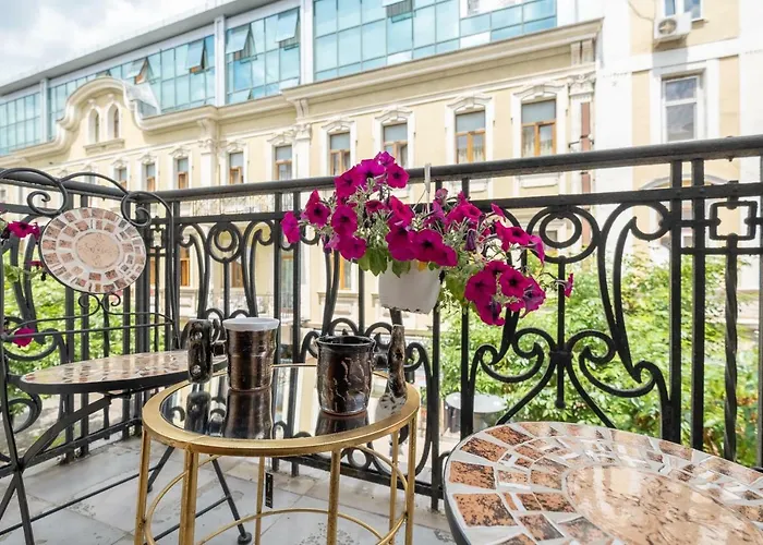 Апартамент Center Stylish 3 Bedroom София