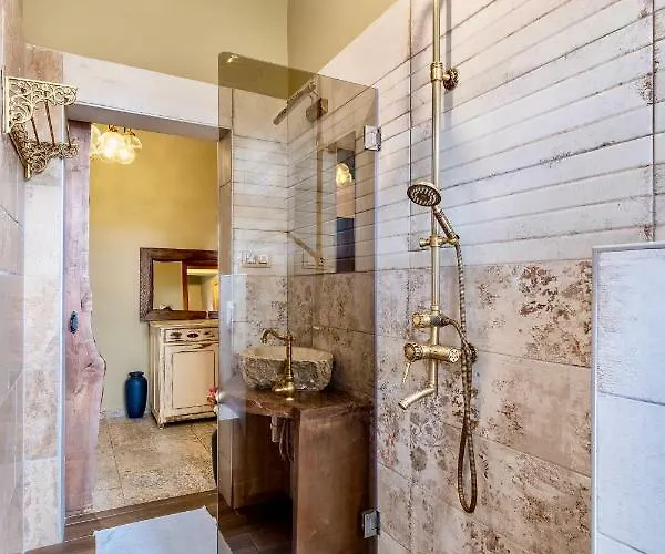 Center Stylish 3 Bedroom Appartement