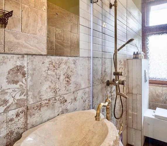 Center Stylish 3 Bedroom