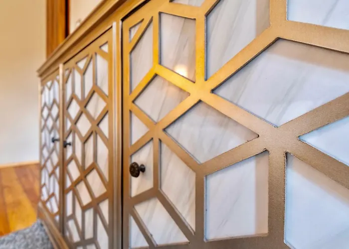 Center Stylish 3 Bedroom アパート