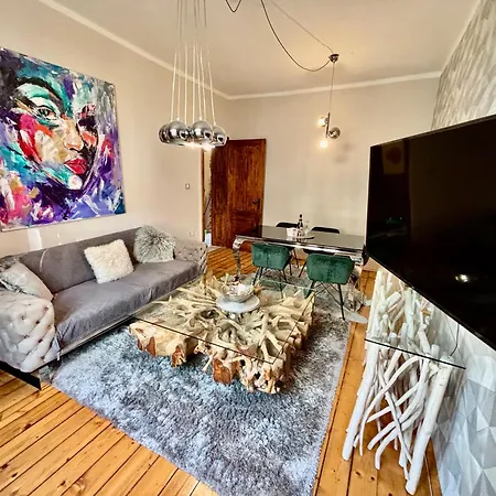 Center Stylish 3 Bedroom