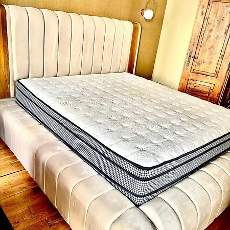 Center Stylish 3 Bedroom Lejlighed