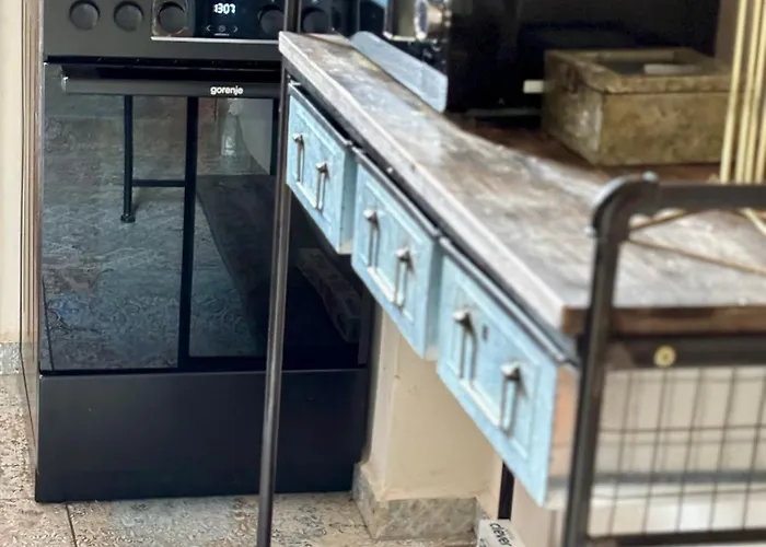 Center Stylish 3 Bedroom