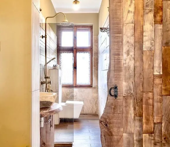 Center Stylish 3 Bedroom Lejlighed